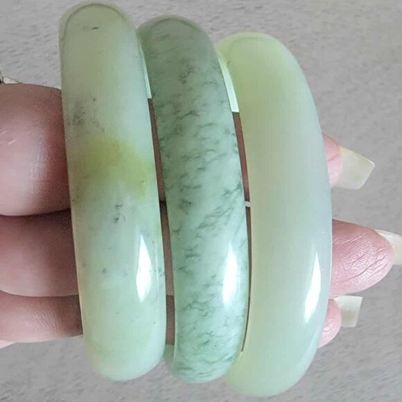 A Set Three Jade Bangle Bracelets - Picture 1 of 2